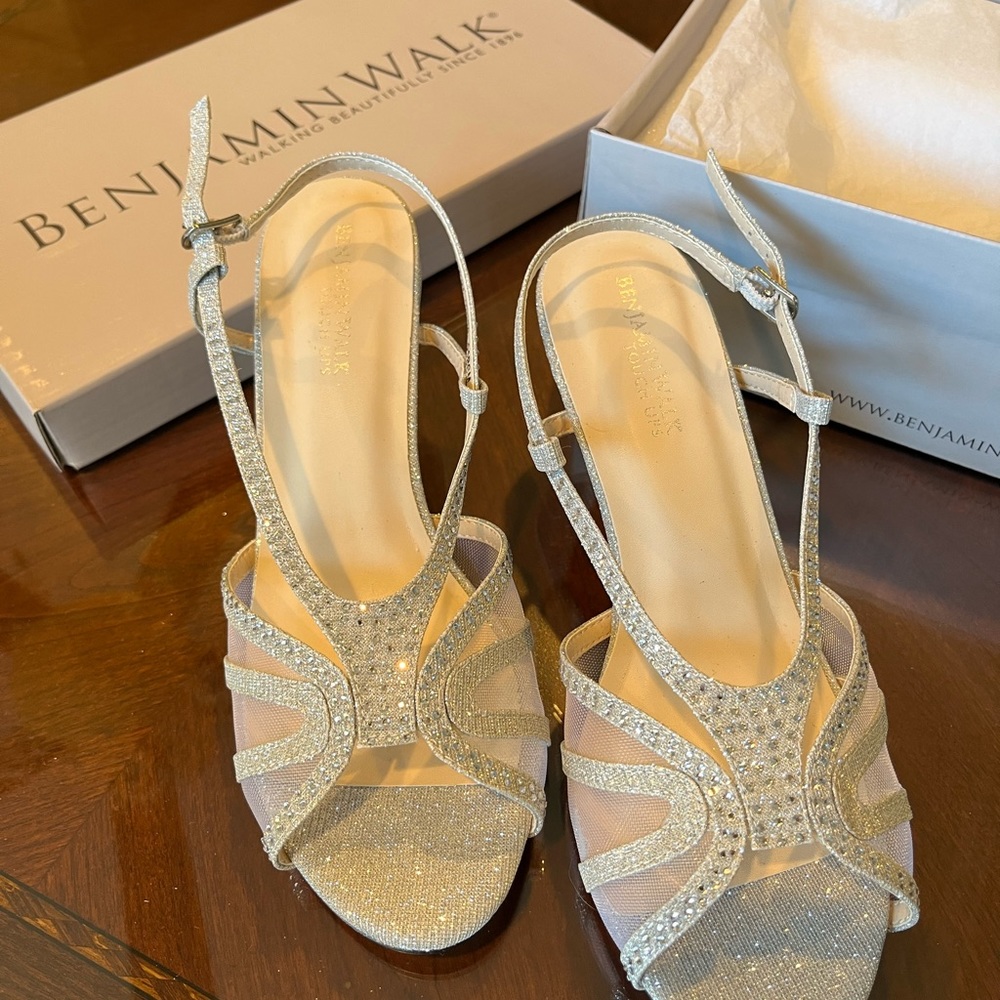 BENJAMIN WALK Touch Ups Clara Silver Heels - Picture 3 of 11